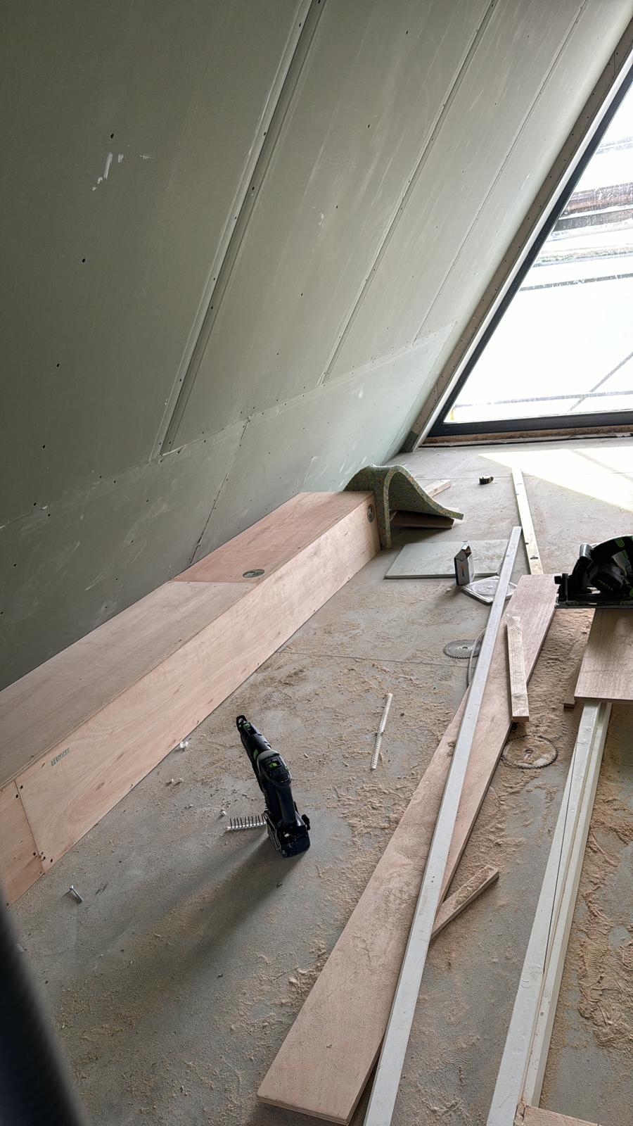 Timmerwerk schuine wand zolderverbouwing