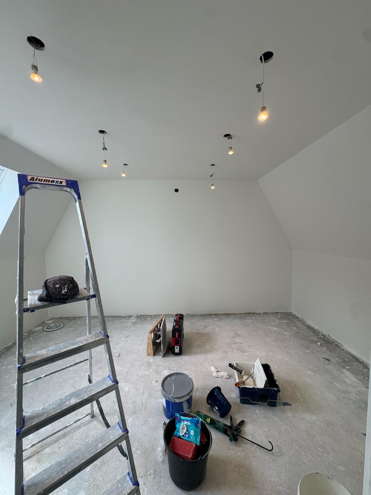 Stucwerk en afwerking zolderkamer in Drenthe  door Strix Bouw