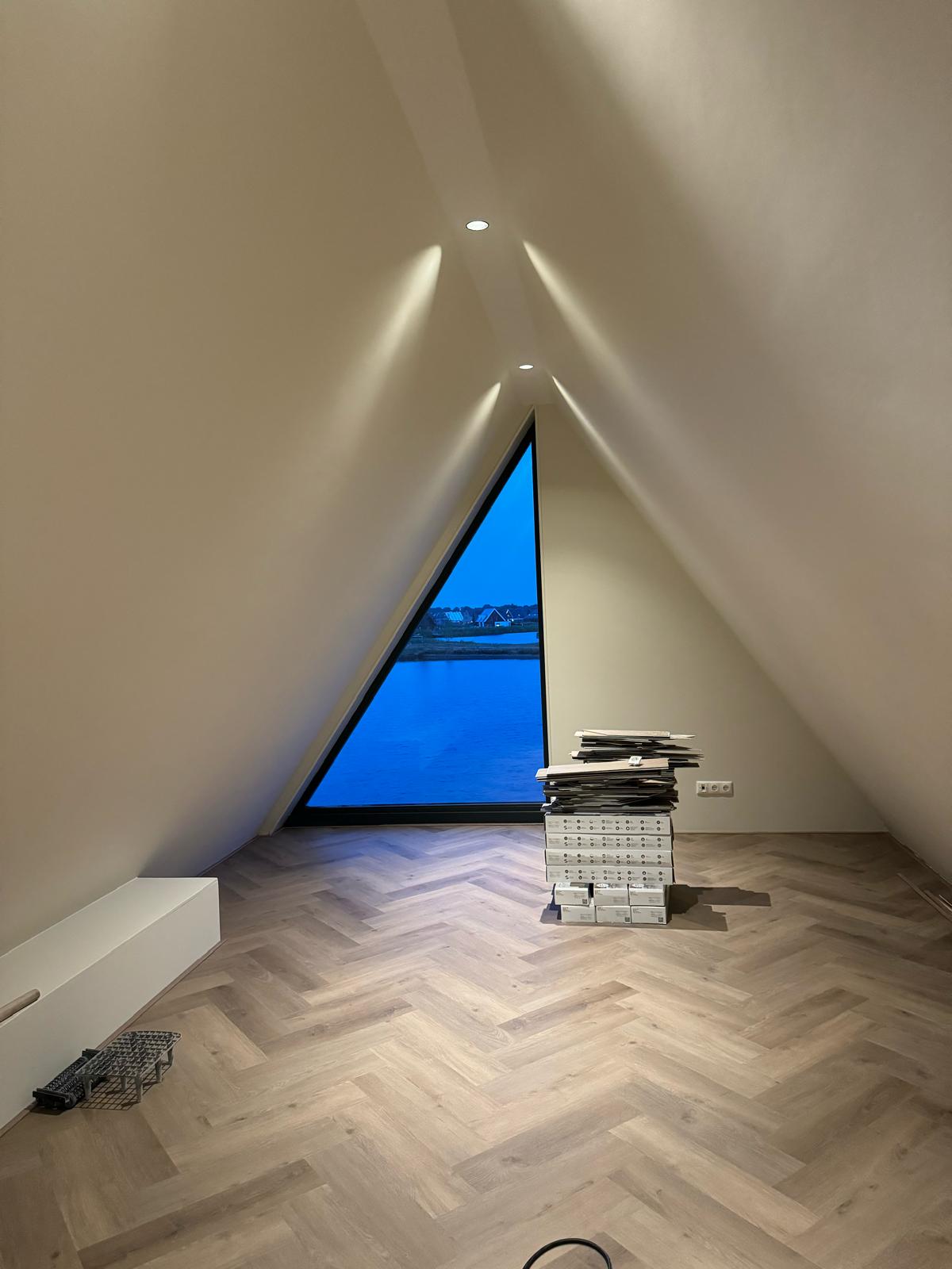 Nieuwbouwafwerking met visgraatvloer in Groningen  door Strix Bouw